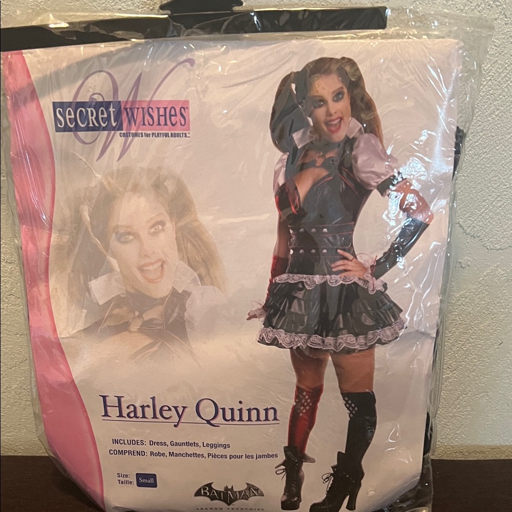 # 0760+ Harley Quinn Costume - Picture 1 of 11